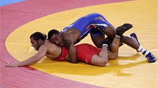 FINÁLE. Pozdjí vítz, Amerian Jordan Burroughs, ve finále kategorie volného