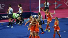 OBHÁJKYNĚ. Pozemkářky Nizozemska obhájily olympijské zlato, když ve finále