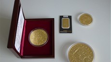 Zlaté medaile, investiní mince a slitek.