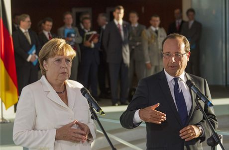 Nmecká kancléka Angela Merkelová a francouzský prezident François Hollande na snímku z roku 2012.