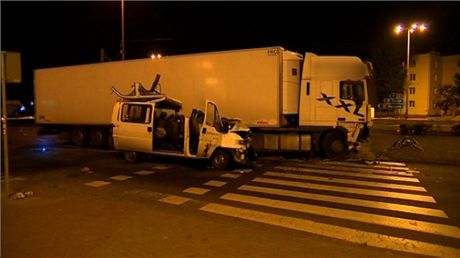 V polské Toruni se srazil kamion s eským minibusem. Zranno bylo devt lidí.