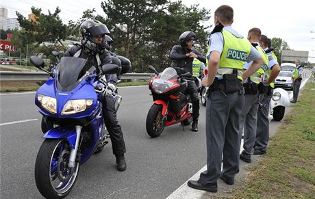 Policie kontrolovala na píjezdu do Brna hlavn idie motorek a dodávek (25....