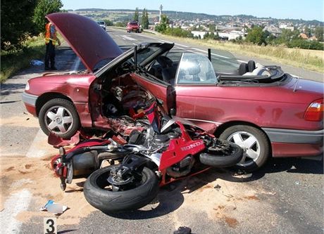 U Hoic zahynul pi dopravní nehod motorká. (19. 8. 2012)