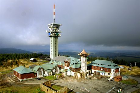 Rozhledna a bývalý hotel na Klínovci 