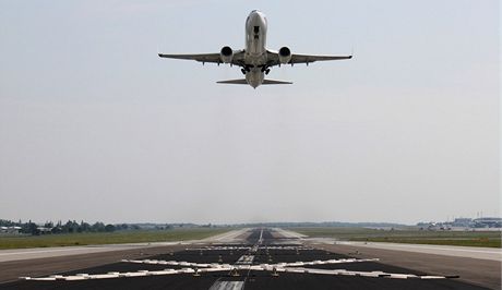 Letadla míící na Ruzy budou a do konce záí létat pes Dobrovíz, Hostou, Stedokluky, Hebe, Lidice, Buthrad a Kladno. Ilustraní snímek