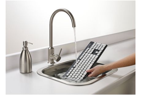 Logitech Washable Keyboard K310 mete istit teba v dezu.