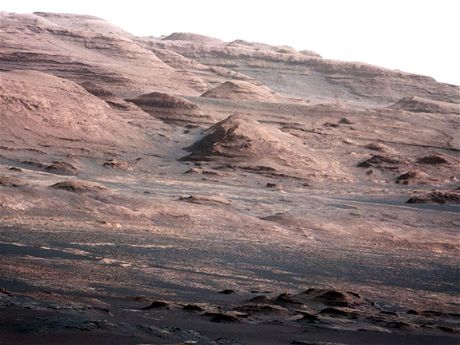 První snímek poízený 100mm kamerou Mast na Curiosity