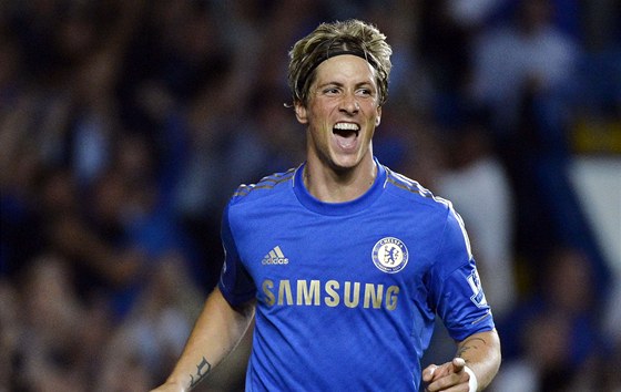 OBROVSKÁ ÚLEVA. Fernando Torres dal deset minut ped koncem zápasu rozhodující
