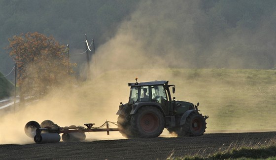 Francouzský farmá si za vraedný nástroj zvolil traktor