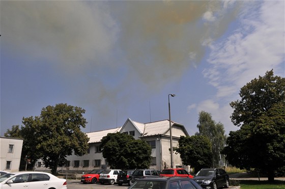 Rový mrak zplodin nad Pardubicemi (21. 8. 2012)