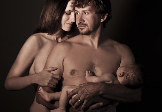 Lucie a David Křížkovi pózují s tříměsíčním synem Davidem