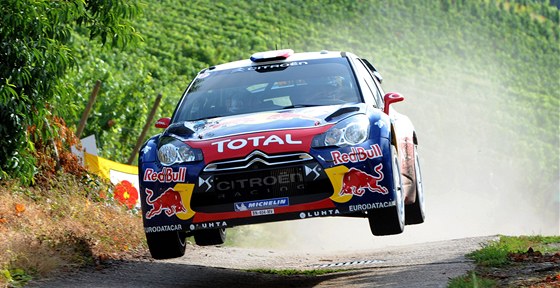 Sebastien Loeb se svým citröenem na Nmecké rallye.