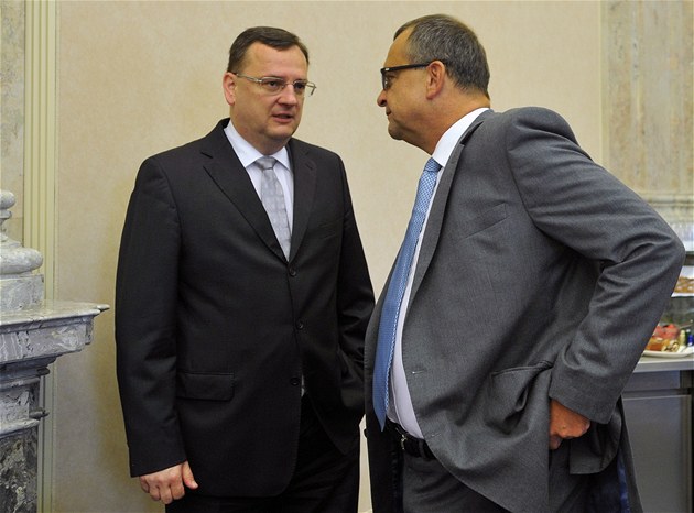 Premiér Petr Neas a ministr financí Miroslav Kalousek