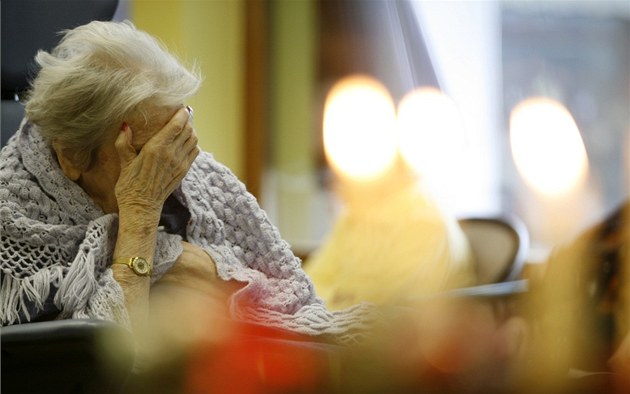 Vnučka chtěla obrat babičku s demencí o dům za 12 milionů, dostala podmínku