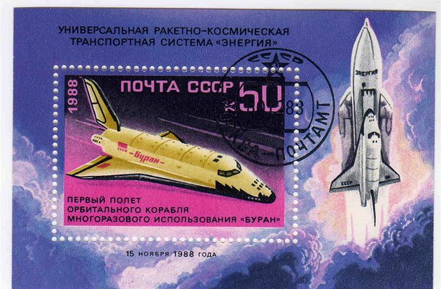 Známka vydaná k p�íle�itosti startu raketoplánu Buran s raketou En�rgija