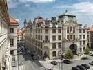 Rezidence primátora je v budov Mstské knihovny msta Prahy (vlevo) - na