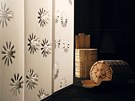 Textilní panel z runího papíru s prostorovými motivy kvtin