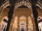 Alhambra posledních sultán je glorifikací vlastní pomíjivé krásy.