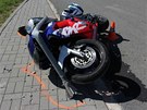 Mladý motorká nezvládl ve Filipovicích na Jesenicku prjezd zatákou, zachytil