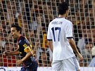 OSLAVA MALÉHO IKULY. Xavi z Barcelony (vlevo) slaví gól proti Realu Madrid.