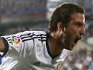 RADOSTNÝ EV STELCE. Gonzalo Higuaín z Realu Madrid se raduje z trefy proti