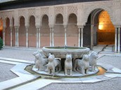 Lv fontna pedstavuje nejslavnj obraz Alhambry.