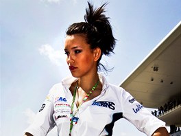 íká se jim umbrella girls, paddock girls i grid girls a jejich úkolem je