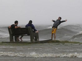 Nkteí obyvatelé Louisiany si z blíícího se hurikánu Isaac nic nedlají. Na...