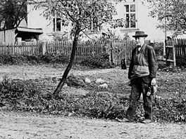 1915. Archivá Umlauft pozval do vesniky i svého pítele, fotografa a