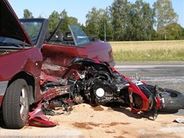 U Hoic zahynul pi dopravn nehod motork. (19. 8. 2012)