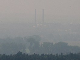 Z chemiky Synthesia v Semtn unikl velk mrak oxid dusku. (21. 8. 2012) 