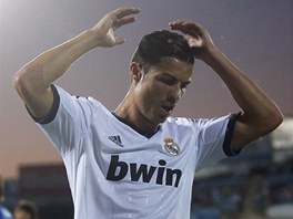 SAKRA PRCE! Cristiano Ronaldo z Realu Madrid lituje zahozen ance.