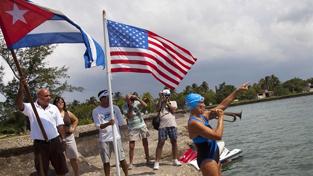 Diana Nyadov zahajuje svou plavbu z Kuby na Floridu.