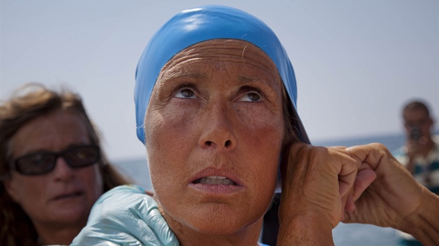 Dvaaedestilet Diana Nyadov se potvrt pokusila peplavat Floridsk prliv.