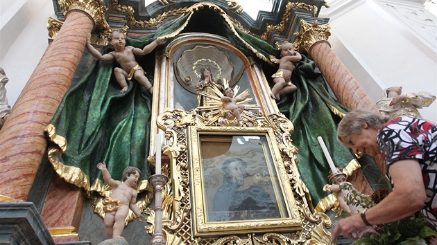 Přípravy na slavnost města Polné v kostelw Nanebevzetí Panny Marie.