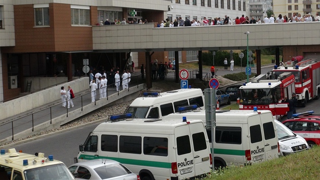 K vyklizenému IKEMU se sjeli kv�li nahlá�ené bomb� hasi�i, policisté i pyrotechnici.