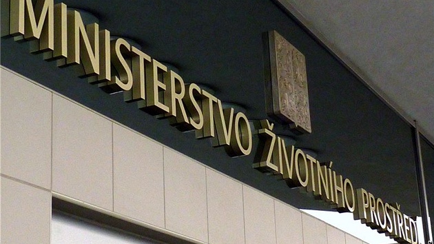 Protest před resortem životního prostředí:  demonstranti odsoudili „pasivitu vlády“