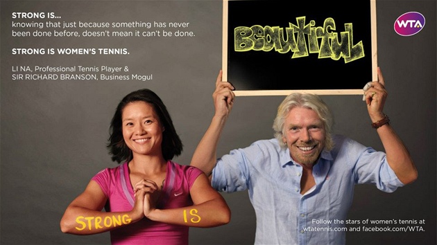 SLA JE KRSN. V nov kampani ensk tenisov asociace si nsk tenistka Li Na zapzovala s magntem Richardem Bransonem.