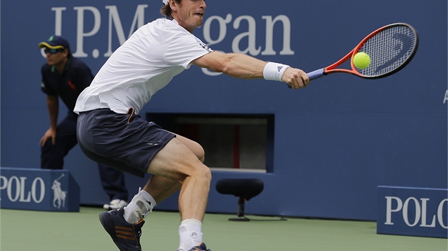 TO ZVLDNU. Andy Murray v utkn prvnho kola US Open proti Alexi Bogomolovovi.