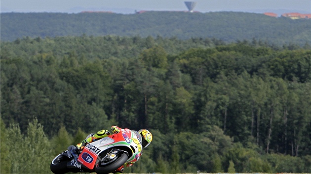 Valentino Rossi pi trninku na Velkou cenu esk republiky silninch motocykl v Brn.