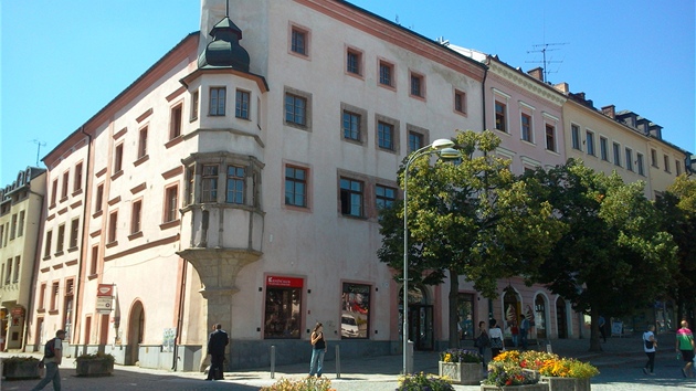 V rohové budově v centru Jihlavy, kde se měl Julius Tandler narodit, dnes funguje mimo jiné knihkupectví.