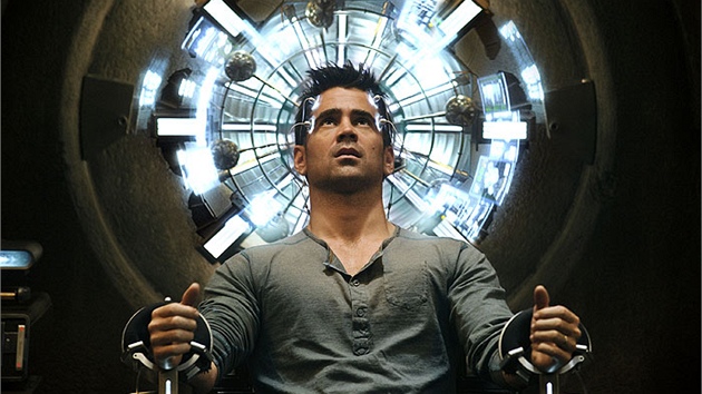Colin Farrell ve snímku Total Recall.