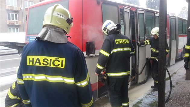 V Olomouci rno vzplanul autobus mstsk hromadn dopravy. Nikdo nebyl zrann, hodnota kod je pedbn odhadnuta na tvrt milionu korun.