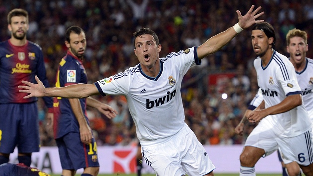 REAL VEDE 1:0. Cristiano Ronaldo z Realu Madrid se v 55. minut raduje ze sv branky.
