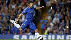 NEZAVÁHAL. Frank Lampard z Chelsea promuje penaltu proti Readingu.