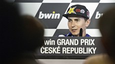 Vedoucí jezdec �ampionátu Jorge Lorenzo na tiskové konferenci p�ed Velkou cenou