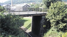 Na opravu chátrajícího mostu zatím radnice nena�la peníze. 