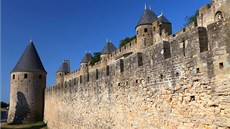 Rekonstrukce mocných hradeb trvala památkám více ne sto let.