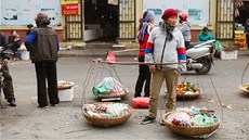 I prodejci mají svj trik: povsí vám koíky na rameno, vyfotí vás a pak chtjí...