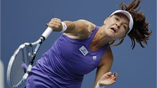 PODÁNÍ. Polská tenistka Agnieszka Radwaská na podání v utkání US Open.